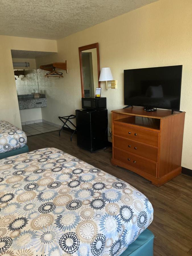 Hole Inn The Wall Hotel - Fort Walton Beach - Sunset Plaza - Nearby Beaches & Hurlburt Dış mekan fotoğraf