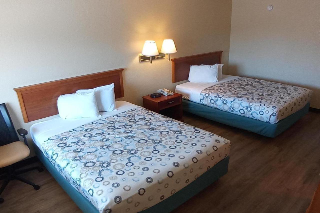 Hole Inn The Wall Hotel - Fort Walton Beach - Sunset Plaza - Nearby Beaches & Hurlburt Dış mekan fotoğraf
