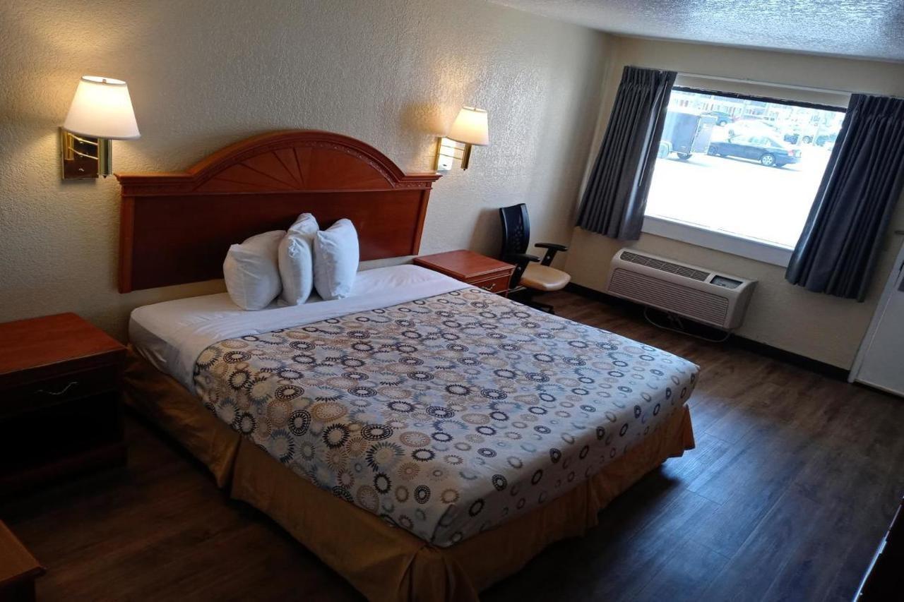 Hole Inn The Wall Hotel - Fort Walton Beach - Sunset Plaza - Nearby Beaches & Hurlburt Dış mekan fotoğraf