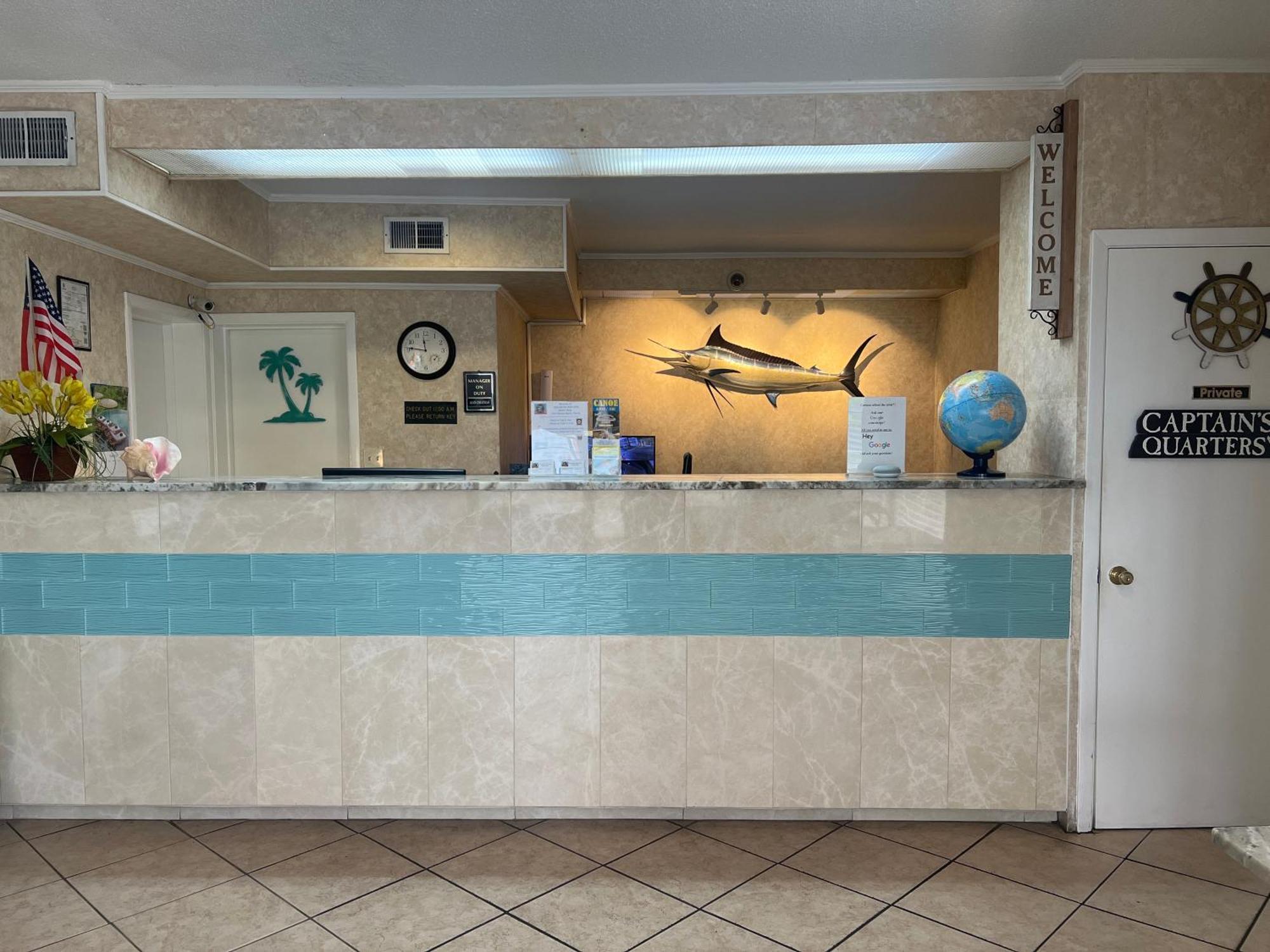 Hole Inn The Wall Hotel - Fort Walton Beach - Sunset Plaza - Nearby Beaches & Hurlburt Dış mekan fotoğraf