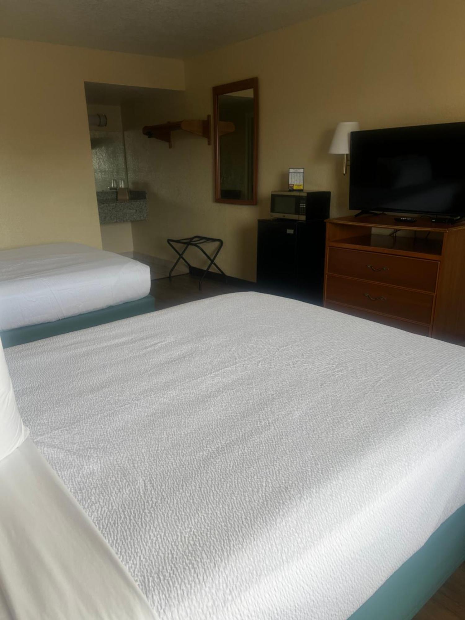 Hole Inn The Wall Hotel - Fort Walton Beach - Sunset Plaza - Nearby Beaches & Hurlburt Dış mekan fotoğraf