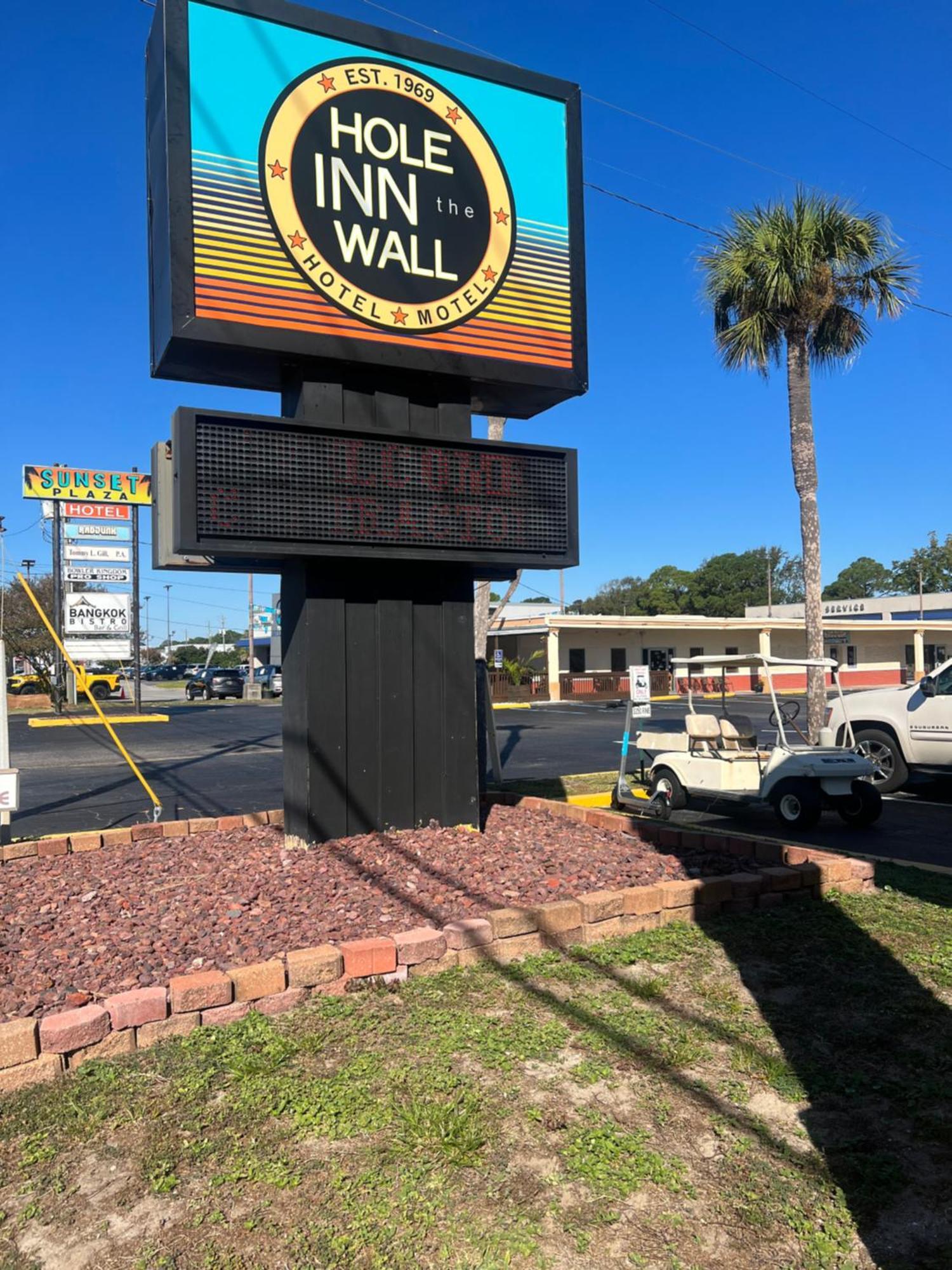 Hole Inn The Wall Hotel - Fort Walton Beach - Sunset Plaza - Nearby Beaches & Hurlburt Dış mekan fotoğraf