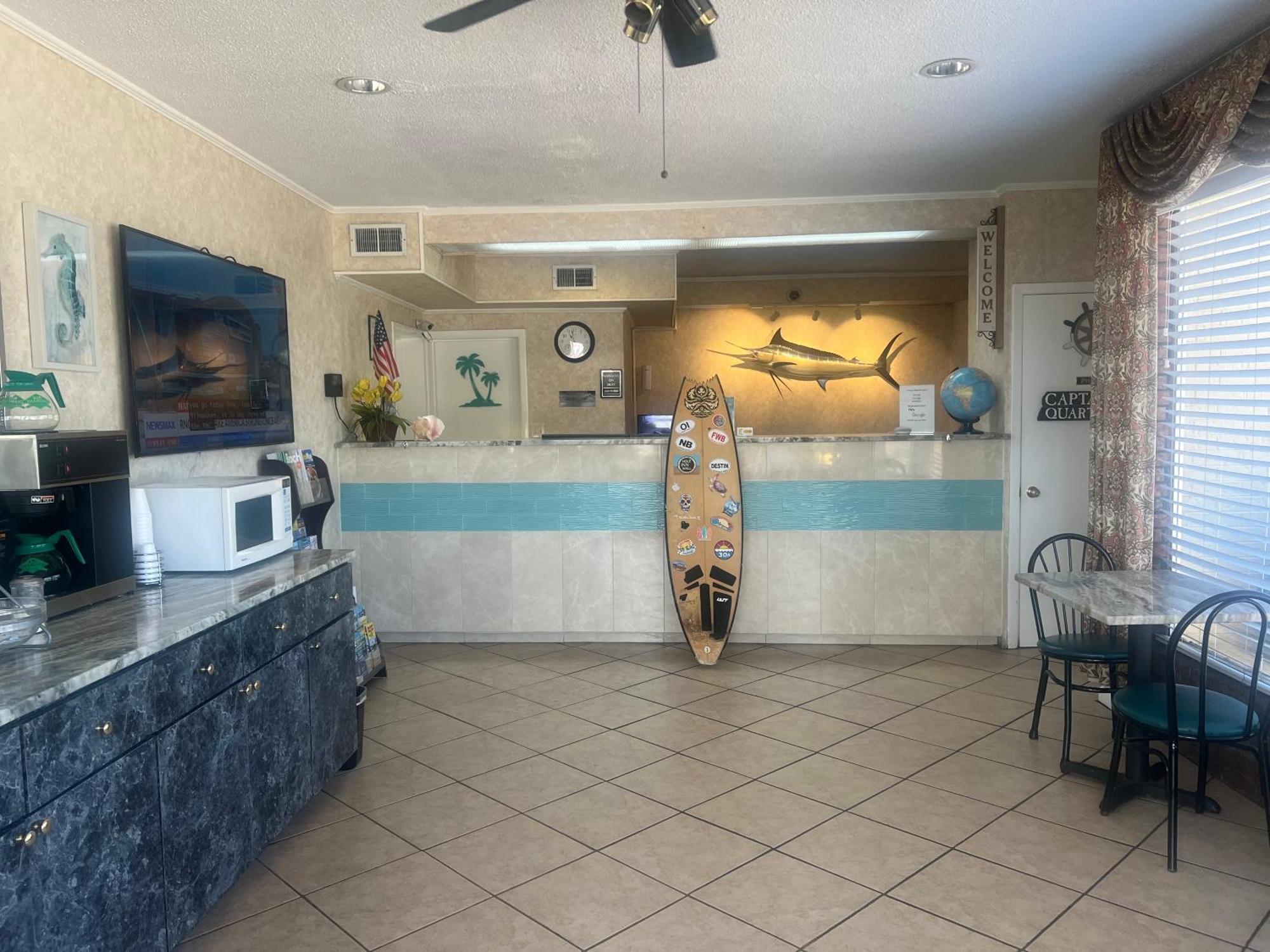 Hole Inn The Wall Hotel - Fort Walton Beach - Sunset Plaza - Nearby Beaches & Hurlburt Dış mekan fotoğraf