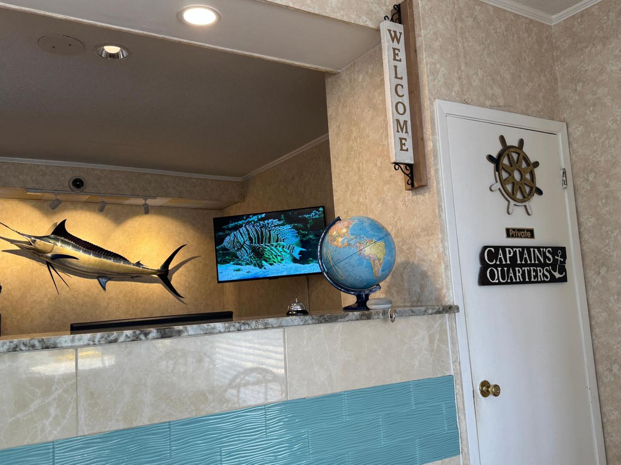 Hole Inn The Wall Hotel - Fort Walton Beach - Sunset Plaza - Nearby Beaches & Hurlburt Dış mekan fotoğraf