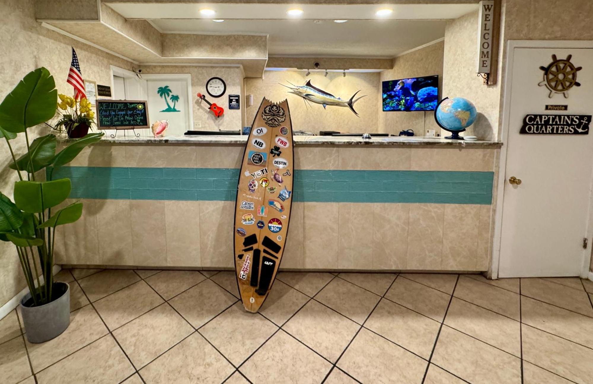 Hole Inn The Wall Hotel - Fort Walton Beach - Sunset Plaza - Nearby Beaches & Hurlburt Dış mekan fotoğraf