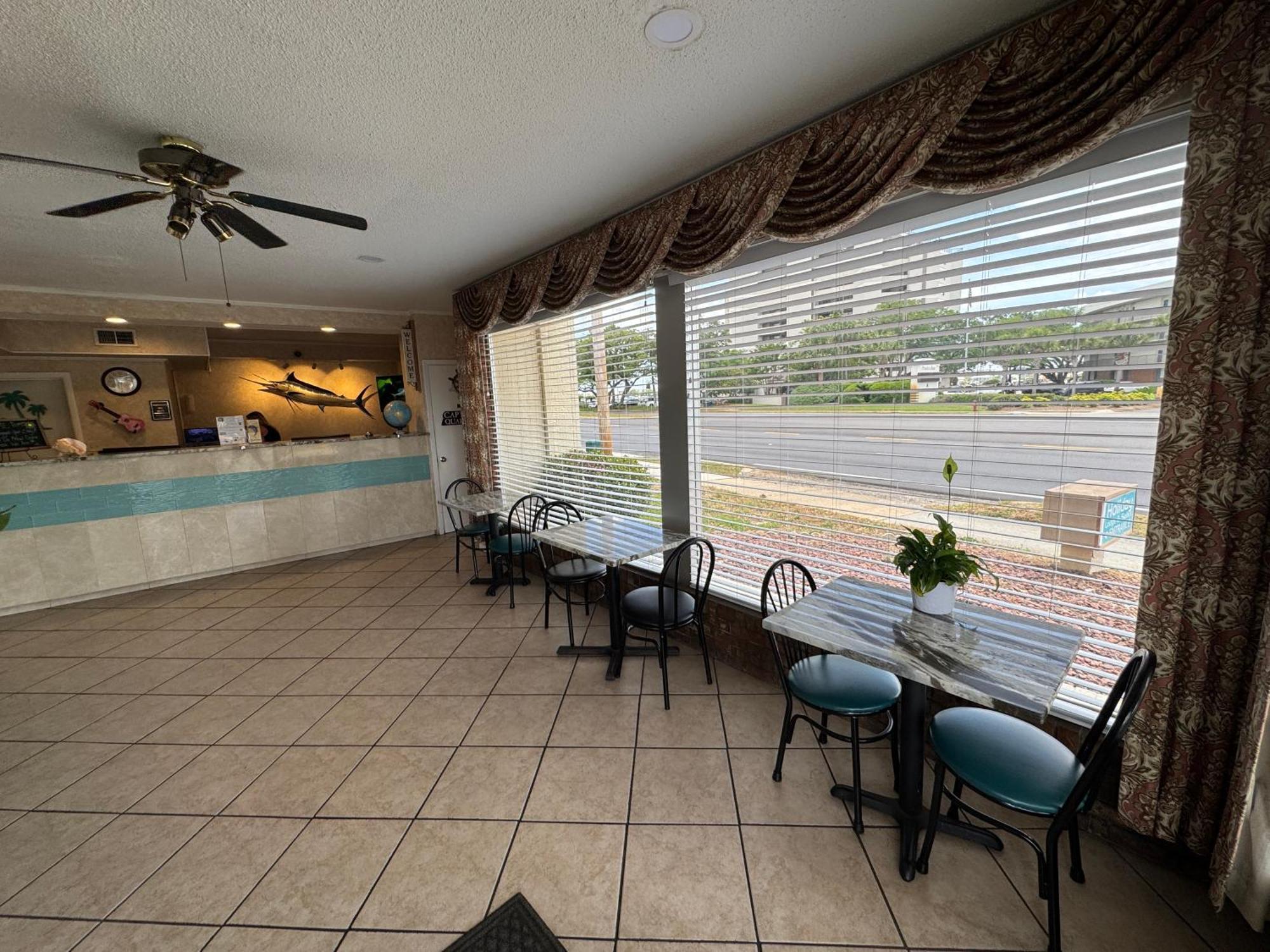 Hole Inn The Wall Hotel - Fort Walton Beach - Sunset Plaza - Nearby Beaches & Hurlburt Dış mekan fotoğraf